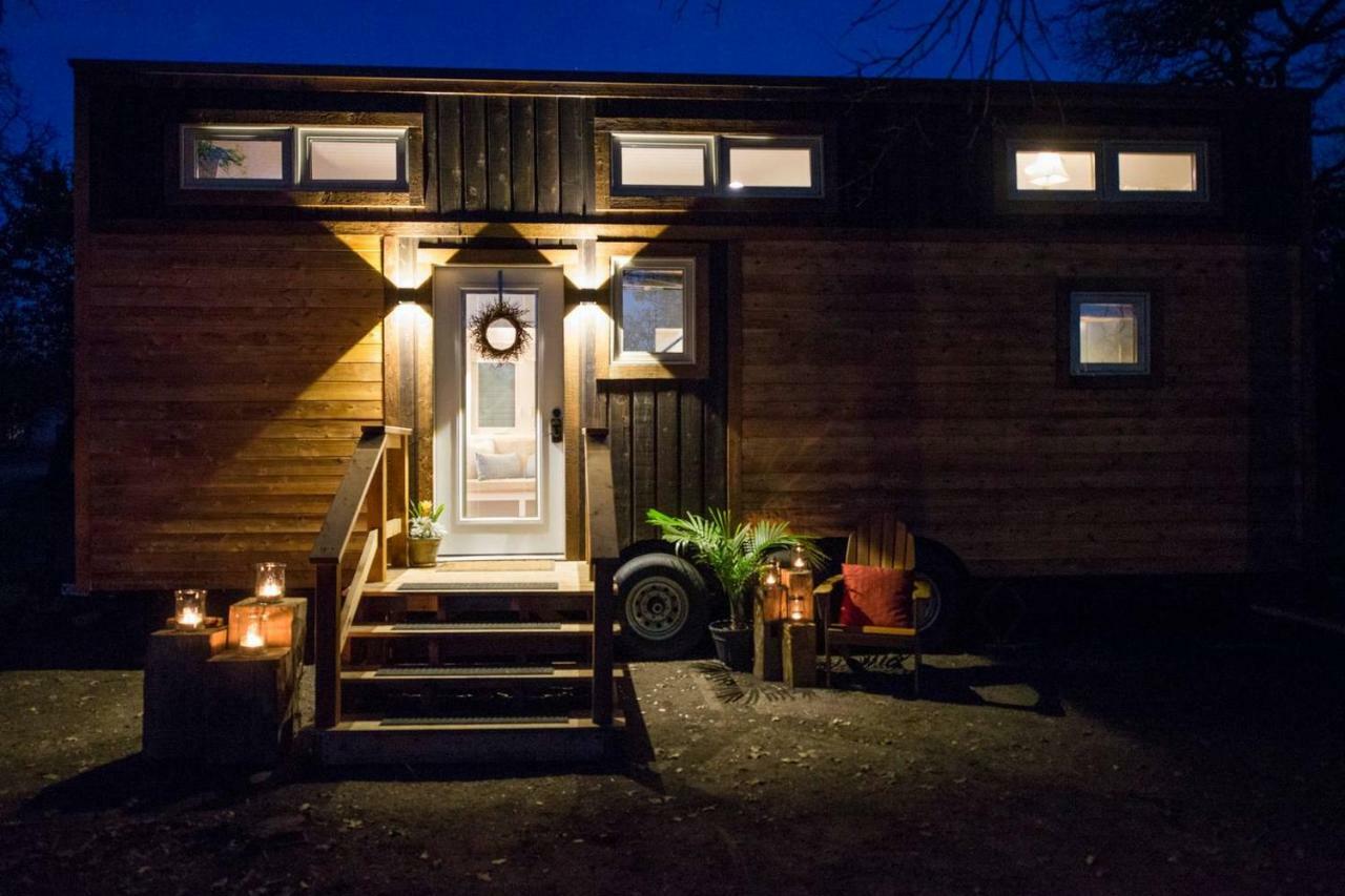 Villa Montana Escape Elegant Tiny House In Waco Near Magnolia Exterior foto