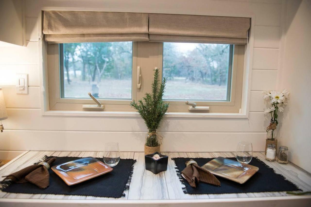 Villa Montana Escape Elegant Tiny House In Waco Near Magnolia Exterior foto
